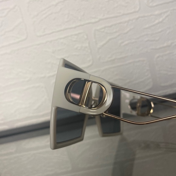 SOLD - Dior 30 Montaigne Sunglasses - Picture 5 of 10